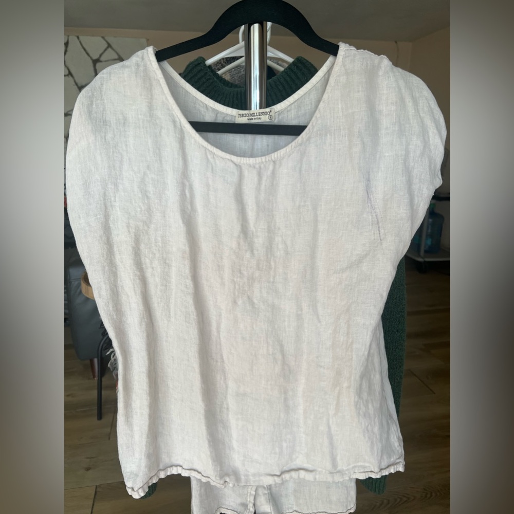 Off white top small